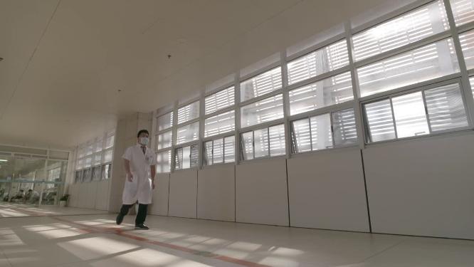 逆光前行医生逆行者科研实验人员向前背影