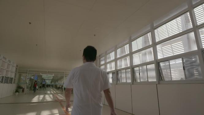 逆光前行医生逆行者科研实验人员向前背影