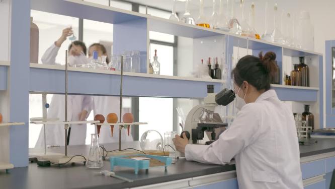 化肥实验室科研人员研发科学配方肥料营养检
