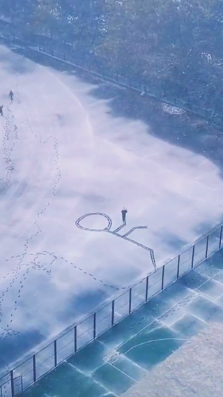 高空下拍下雪景竖屏