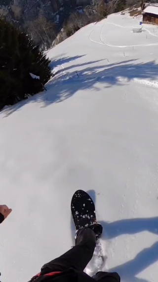 高山上滑雪竖屏镜头