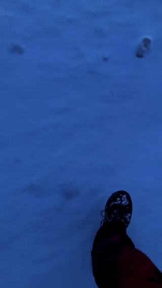融雪的湖面日出