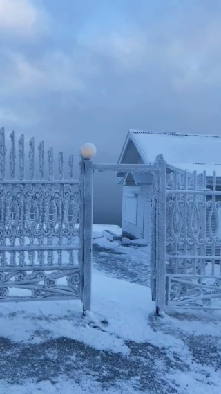大雪覆盖的房屋