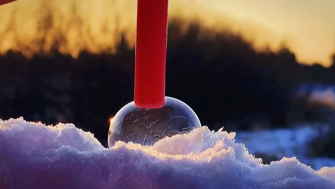 雪地泡泡结冰过程