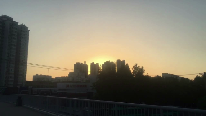 朝阳中的丝路