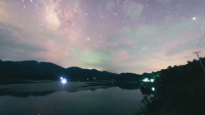 水边星空