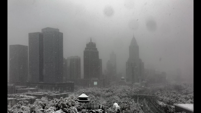 大雪中的乌鲁木齐（延时）