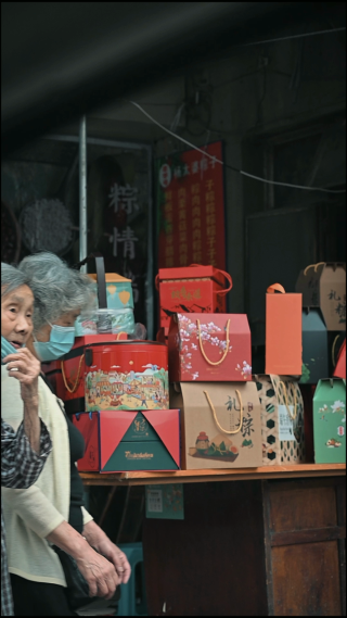 商业街 顾客穿梭 竖屏