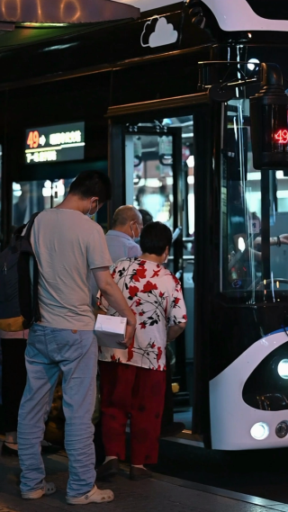 公交车站