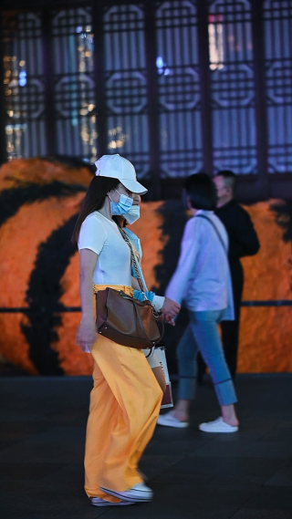 城市夜晚生活场景拍摄