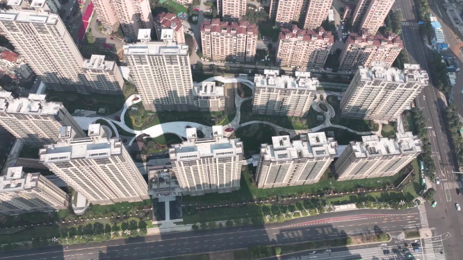 航拍中部城市高楼林立画面
