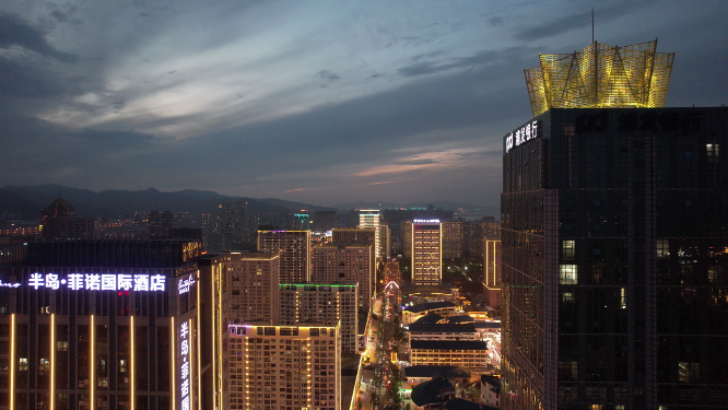 航拍傍晚时分的威海经区韩乐坊城市夜景