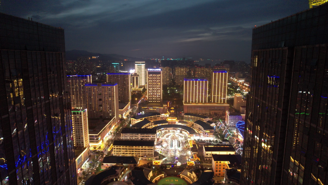 航拍威海经区韩乐坊夜景灯光秀