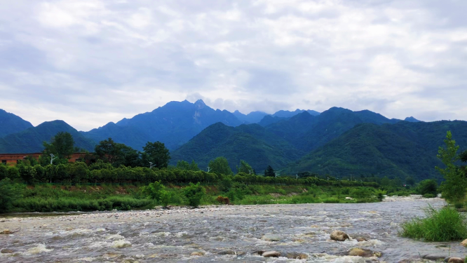 秦岭山下溪流拍摄
