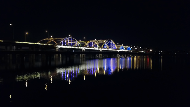 浐灞彩虹大桥夜景