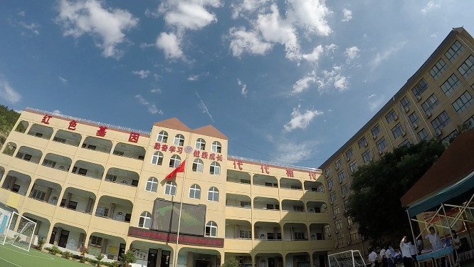 杨家岭福州希望小学教学楼天空延时高清素材