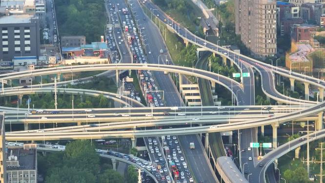 武汉晚高峰三环线堵车