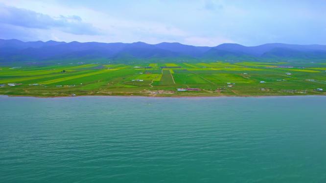 航拍青海海南州青海湖湖面