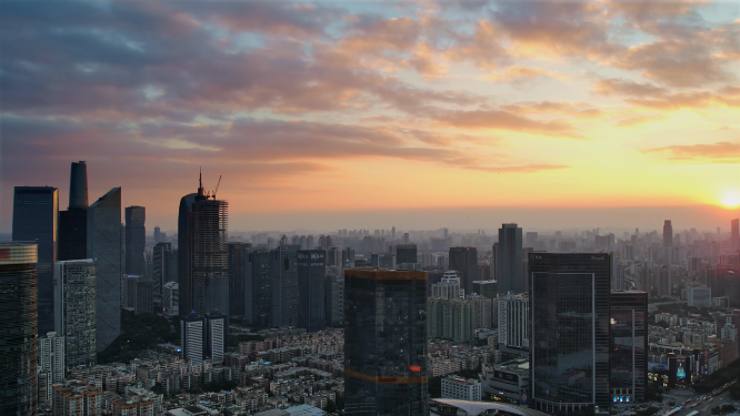 航拍夕阳下的天河路商圈