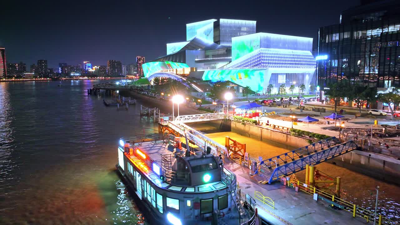 航拍广州大湾区艺术中心亮灯和珠江夜景