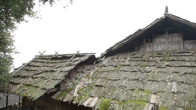 茶马古道古宅屋檐特写素材