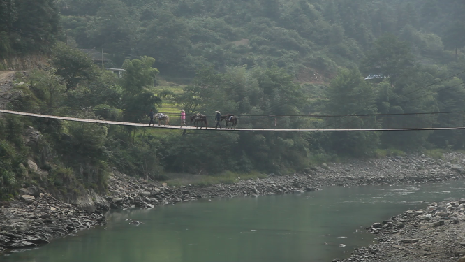 茶马古道穿岩山素材