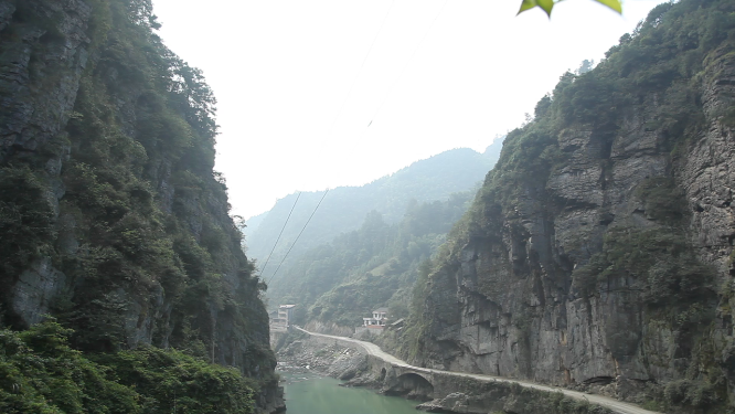 茶马古道穿岩山素材