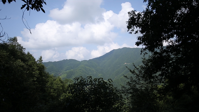 溆浦国家森林公园山顶蓝天