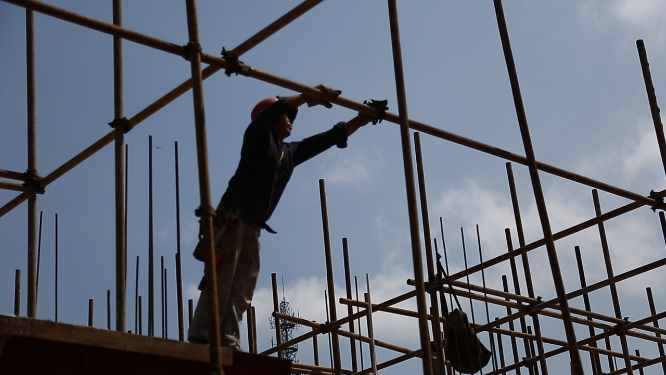 建筑工人建筑工地片段