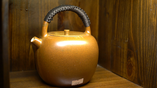 精美陶罐茶盏展示