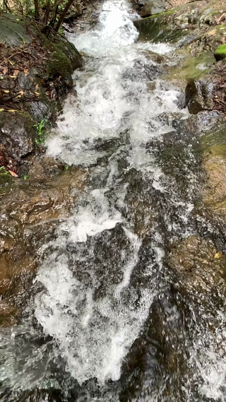 乡间流水