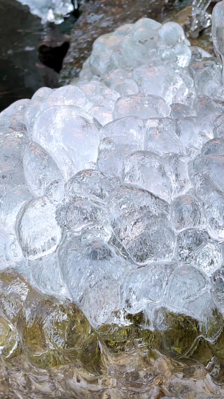 冬季乡间流水