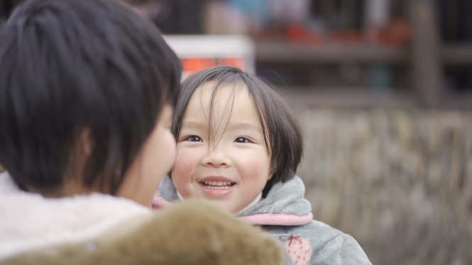 小孩笑脸