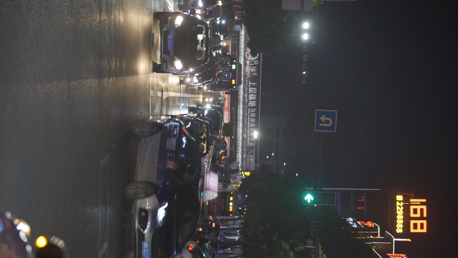 车水马龙夜间霓虹