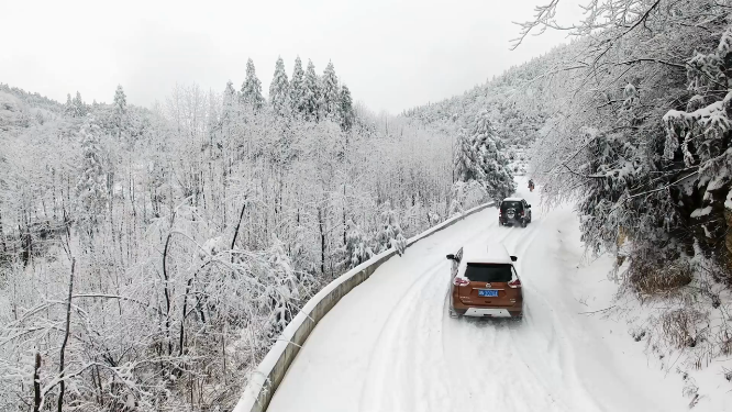 大花瑶景区冬季道路行车