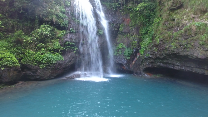瀑布流水山林素材
