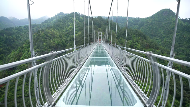 穿岩山森林公园 山鬼玻璃桥  