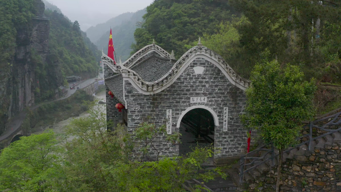 穿岩山森林公园民族建筑 