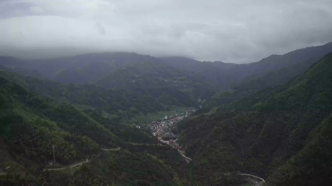 航拍雪峰山