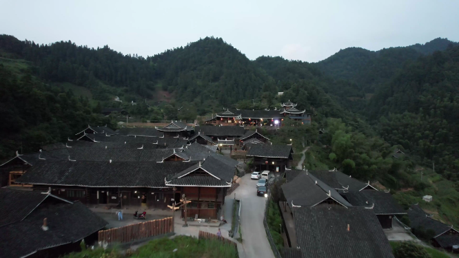 航拍雪峰山  