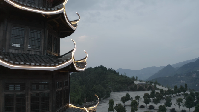 傍晚霓虹灯雪峰山高山台人文风光素材