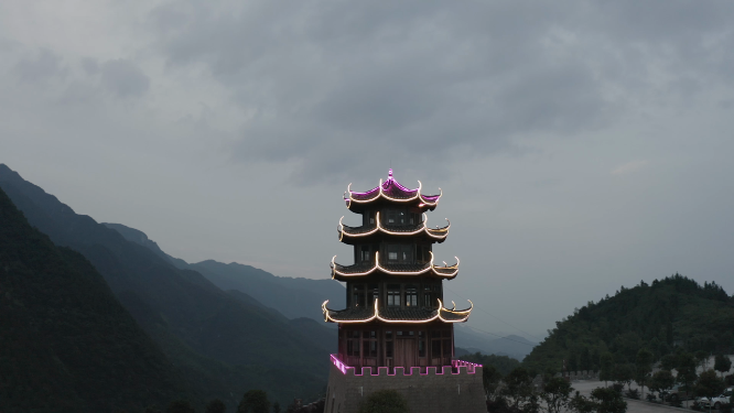 傍晚霓虹灯雪峰山高山台人文风光素材