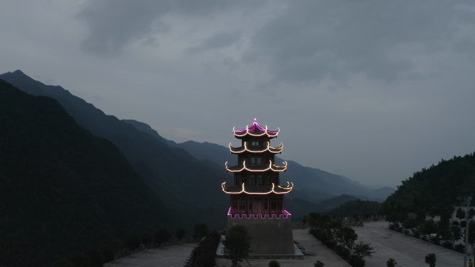 傍晚霓虹灯雪峰山高山台人文风光素材