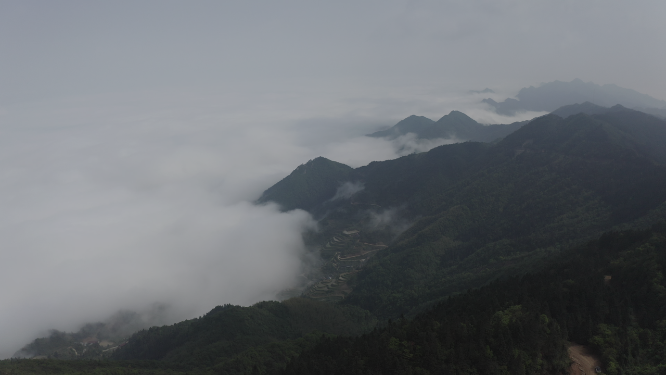 高山台地云雾山谷航拍素材