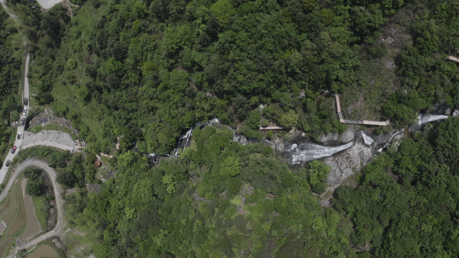 高山台地瀑布流水航拍素材 