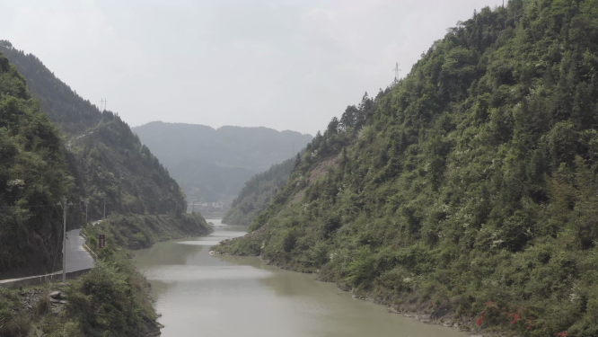 枫香瑶寨穿梭山谷河流