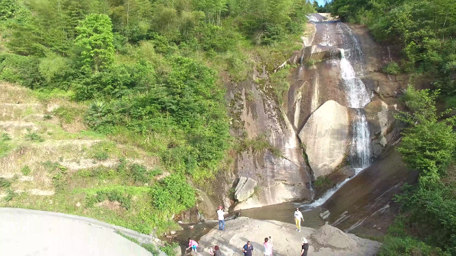 穿岩山山谷瀑布航拍