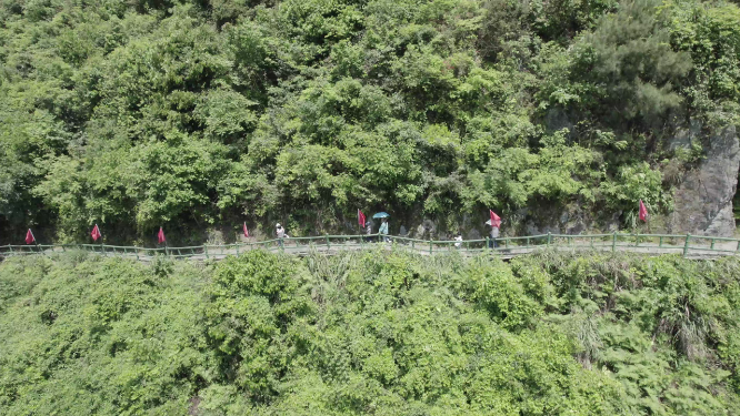 穿岩山登山道行人航拍