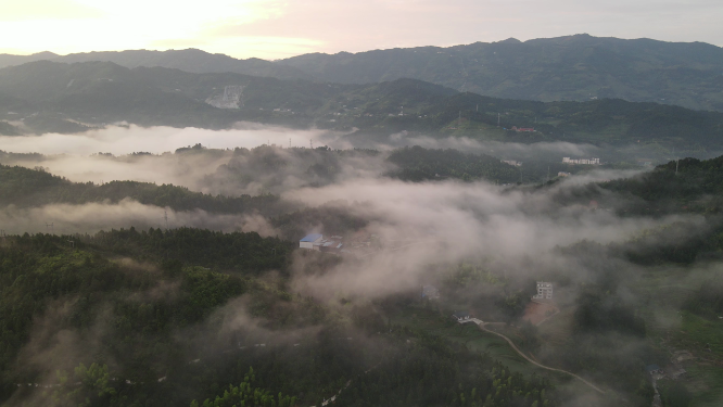 云瑶雪峰山云海翻越