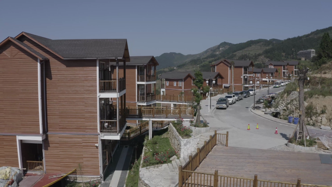 山谷林间建筑航拍